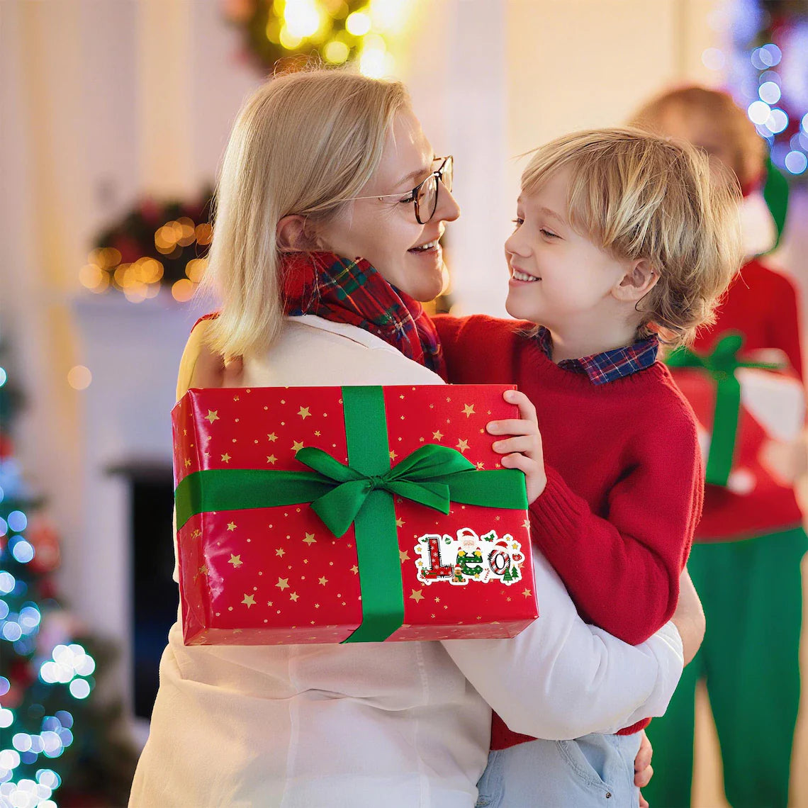 Étiquettes cadeaux autocollantes de Noël personnalisées – Père Noël et rennes