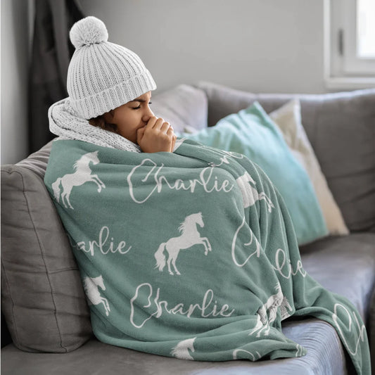 Personalisierte Pferdedecke – Individuelle Pferdenamendecke für Ponyliebhaber